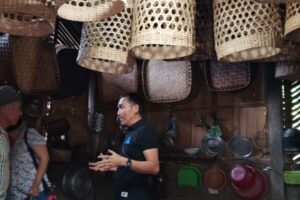 Akha Market